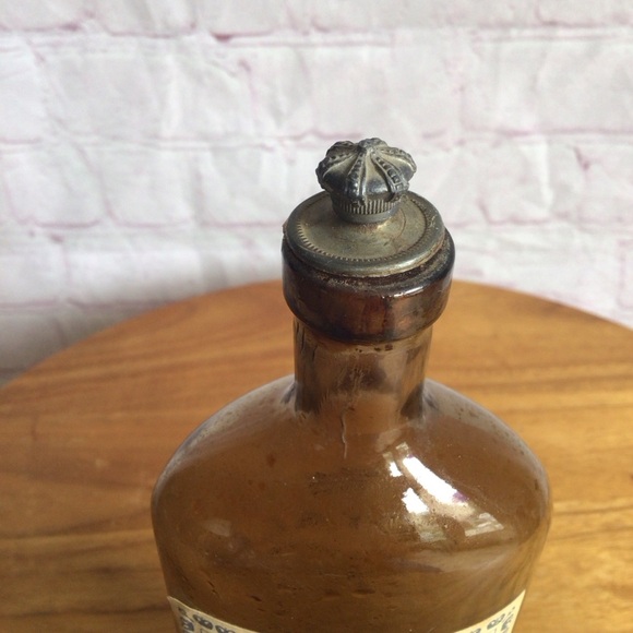 Vintage Royall Bay Rhum Ten Fluid Ounce Glass Bottle - Picture 6 of 8